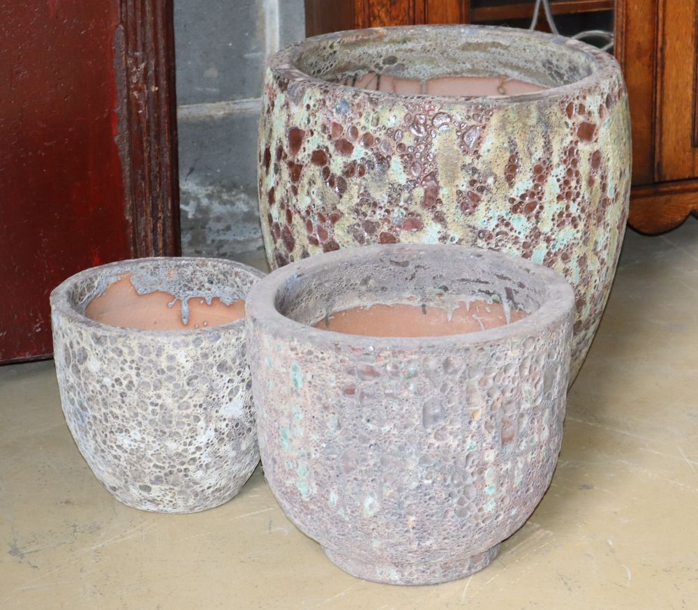 A set of three graduated garden pots, largest 46cm diameter, H.46cm